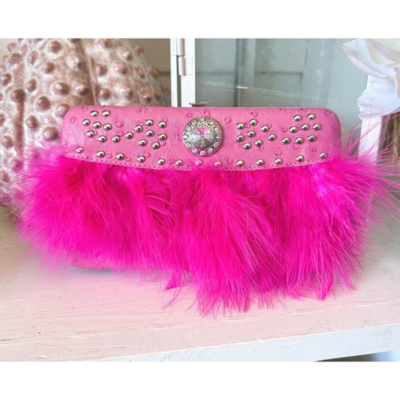 Pink feather wallet with rhinestone detail - Picture 1 of 3